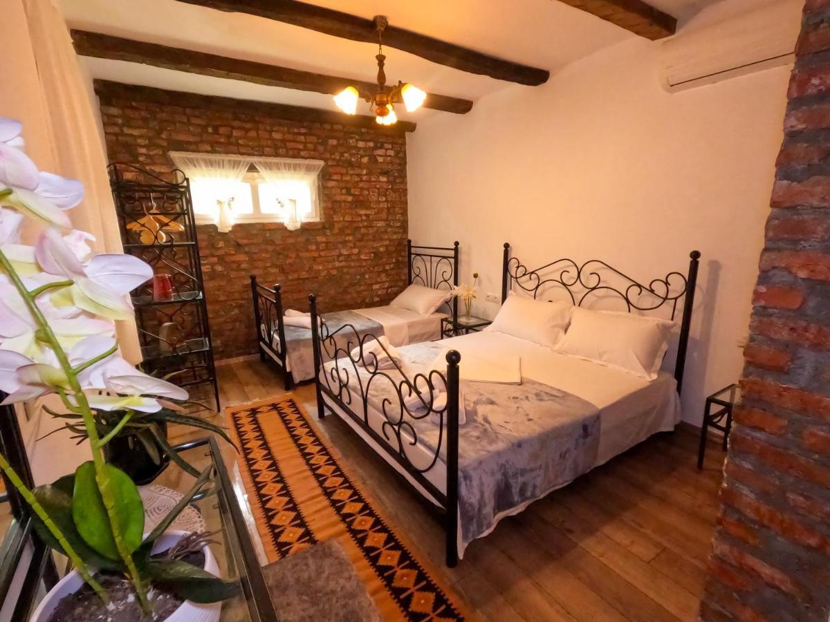 Intown Guesthouse Shkoder Exterior photo