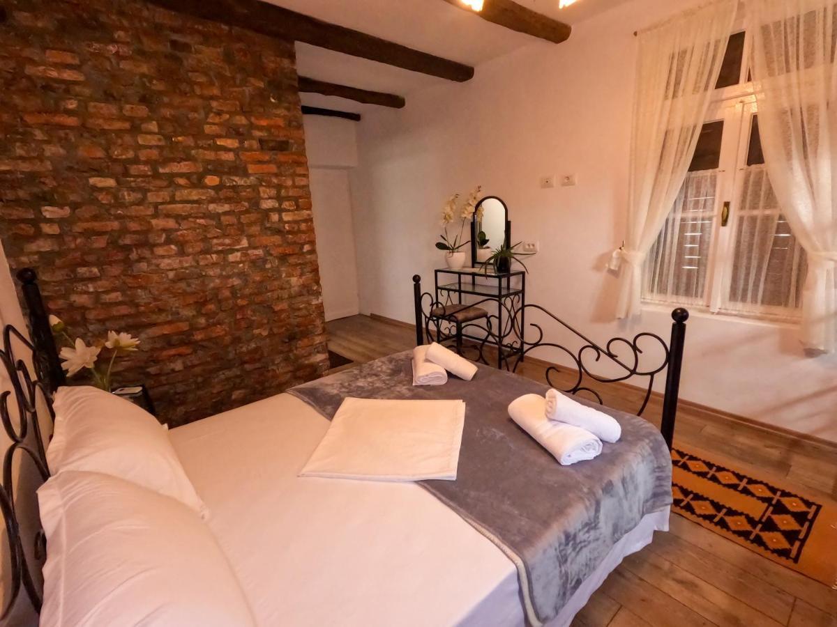Intown Guesthouse Shkoder Exterior photo