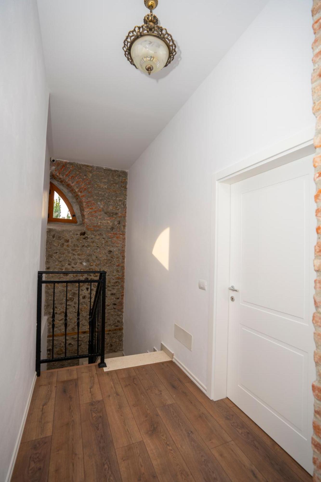 Intown Guesthouse Shkoder Exterior photo