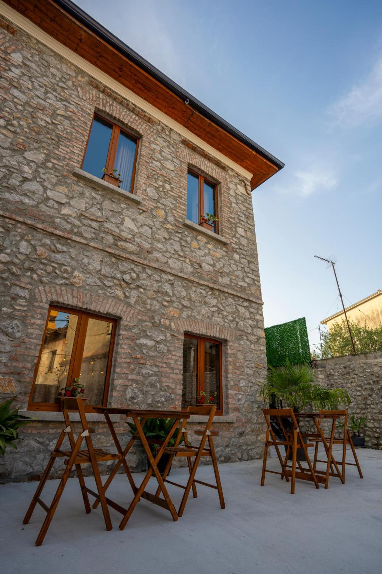 Intown Guesthouse Shkoder Exterior photo
