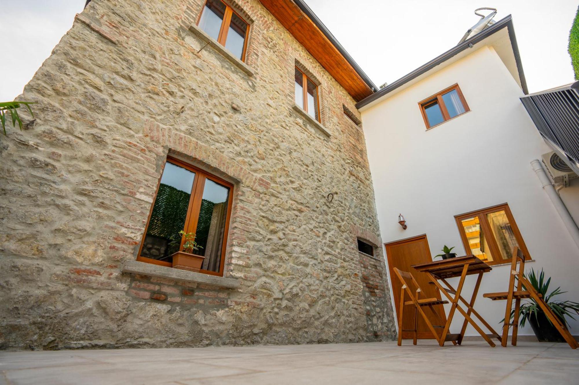 Intown Guesthouse Shkoder Exterior photo
