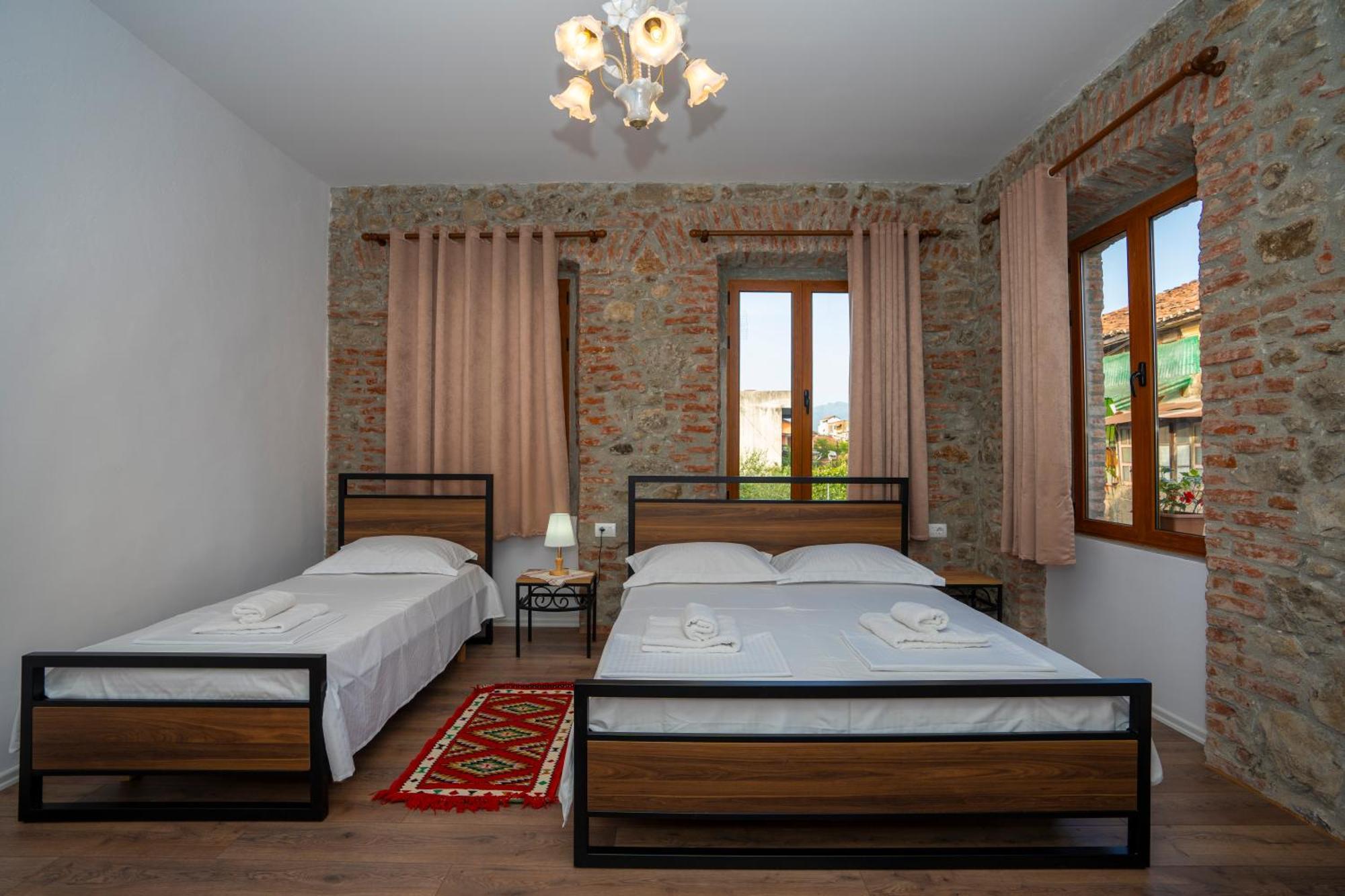 Intown Guesthouse Shkoder Exterior photo