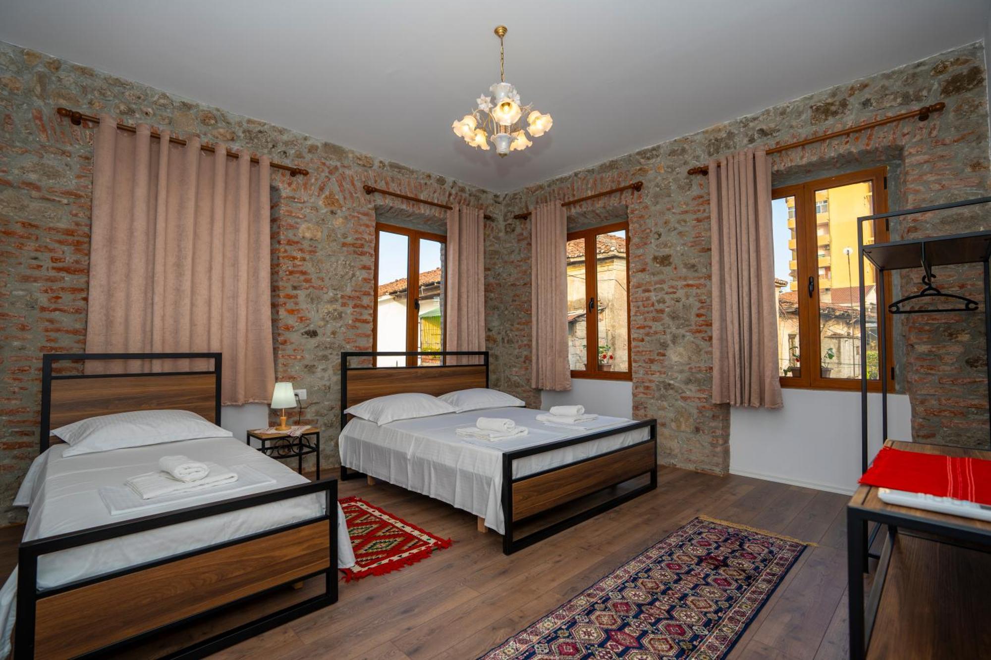 Intown Guesthouse Shkoder Exterior photo