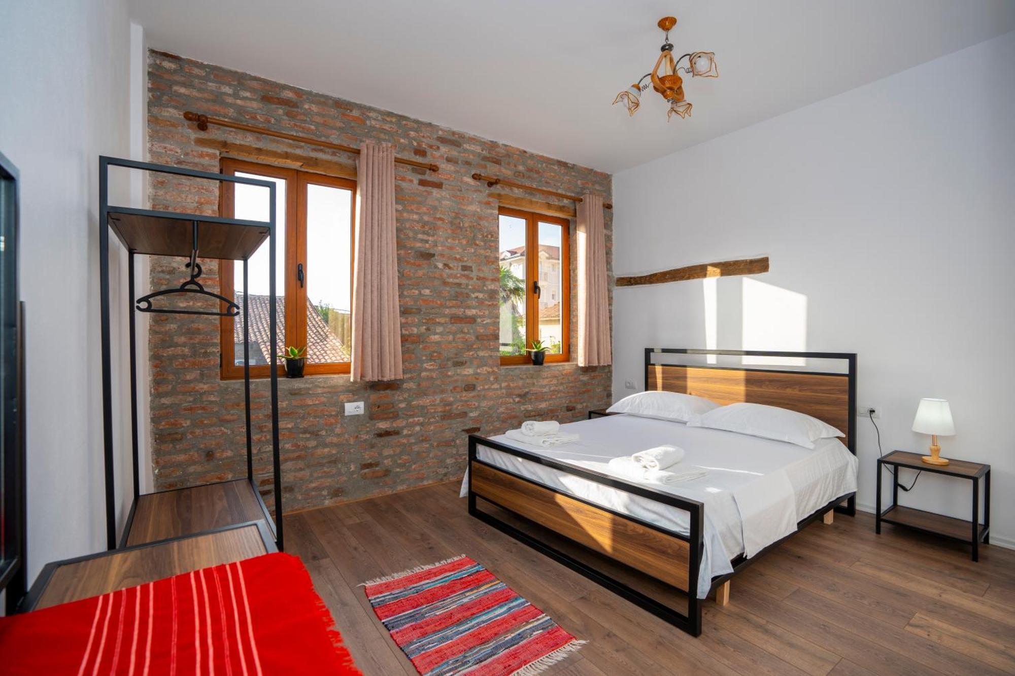 Intown Guesthouse Shkoder Exterior photo