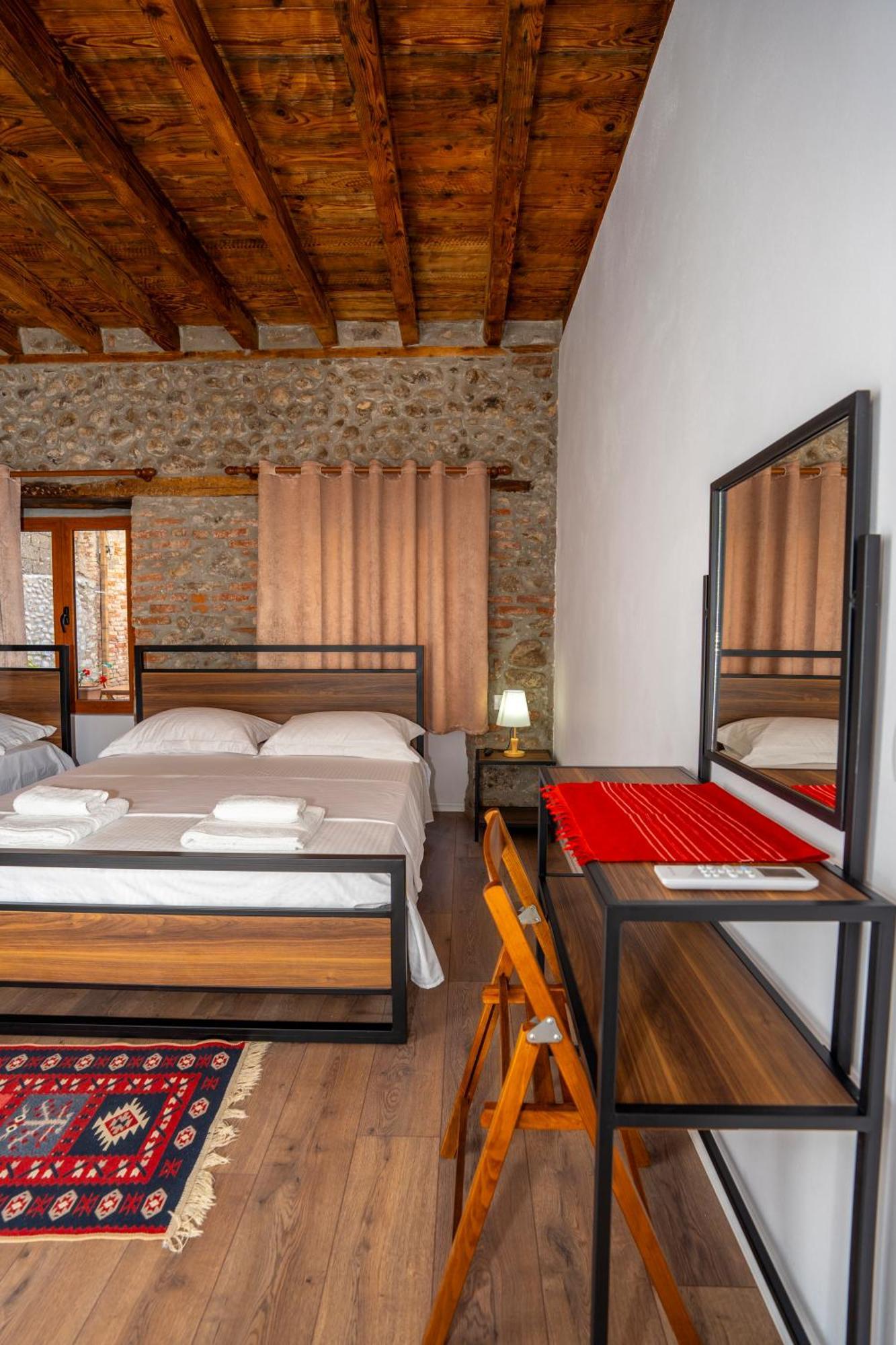 Intown Guesthouse Shkoder Exterior photo